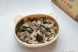1岁宝宝吃什么？试试排骨焖饭，大人宝宝一锅出，好吃又省心图片