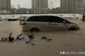 雨还在下！危难时更懂得什么是同胞！图片