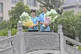 湖北一对“状元情侣”：男生拒绝清华保送，女生617分仍要复读图片