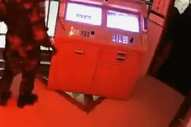 当不法分子遇到武警战士，画面是这样的……图片