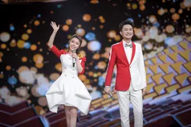 央视当家花旦维妮娜为何节目现场哭到停不下来？图片