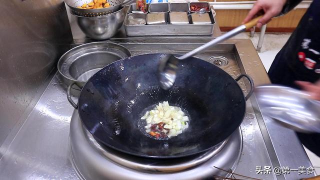 媳妇常吃这道菜，全素做好比肉还香，刮油还清脂肪，三块钱就搞定