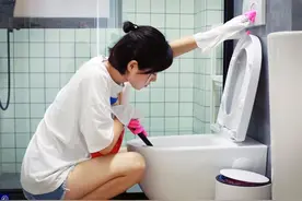 厕所里的那两三事图片