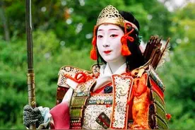 历史上悲惨的日本女武士，白天作战晚上侍寝，战败只能割喉？图片