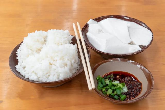 天府旅游美食·舌尖上的非遗 | 富顺豆花：凝脂白玉堆软雪，生香赤焰缀轻衣