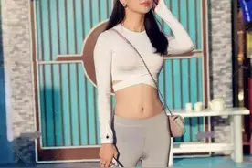 小说：我和女朋友旅游，住进旅馆最后一间房，她：累死了，先睡觉图片