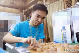 特记曹岩磊：奋斗不息的弃子大师！从弃婴到世界级冠军！感动！图片