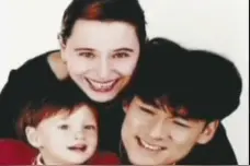当红明星妻子头发变白，引全网热议：他们到底有多相爱？图片