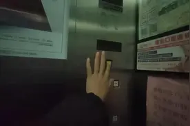 郑州一小区电梯故障频发瞬间坠9楼 报警器成摆设无人接听图片