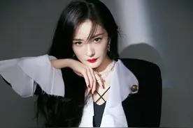 杨幂黑色系冷艳红唇性感写真图片图片