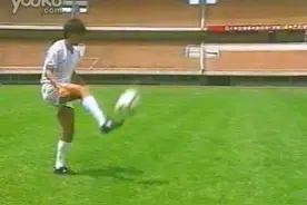 05基础足球技术 脚背正面停球图片