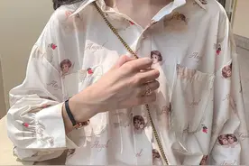 这款港风衬衫，时尚又减龄，穿上太显年轻了图片