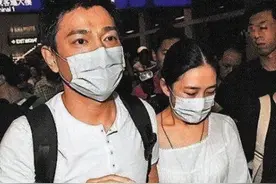 空姐曝刘德华旧事，和工作人员互动有礼貌，乘机大方看朱丽倩照片图片