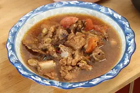 无论炖什么骨头汤，直接加水炖就错了，多加这1步，汤浓白又鲜美图片