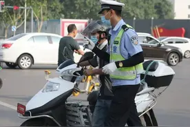 今天才知道，摩托车遇到查车，为什么有人会宁愿选择弃车也不配合图片