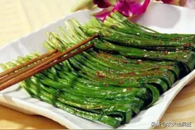 俗语“六月韭，臭死狗”是啥意思？六月的韭菜不能吃吗？看完懂了图片