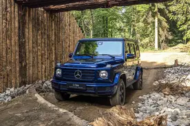 目前还能买到的8缸越野车，大部分集中在天津港图片