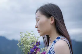 “出差7天，全在他那”52岁妻子偷约小情人，被丈夫发现怒提离婚图片