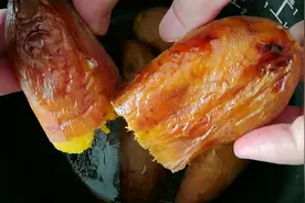 烤红薯原来这么简单，仅用电饭锅，不用一滴水，流着糖汁香气四溢视频封面