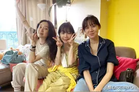 太让人羡慕了，美女身边都是美女，孔孝真孙淡妃同框画面养眼图片