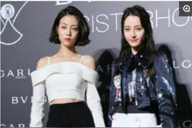 迪丽热巴和李溪芮同台亮相比腿长，网友：大家注意看下第4张图片