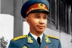 粟裕为何临阵换将？强攻三天未果，黄百韬在碾庄被解放军团团包围图片