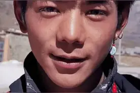 00后康巴小哥哥，撞脸众多明星，看看他的帅点在哪里图片