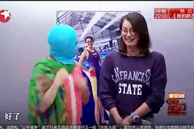 阿姨和傅园慧戴面具出来，吓跑了等电梯的人，阿姨说没见过世面视频封面