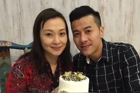 梁汉文妻子罕露面，甜蜜秀恩爱却被嘲似母子，曾抗癌6年至今无子图片