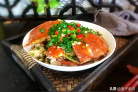 当季的梭子蟹这么做，比清蒸的有味，比爆炒的省事，咬一口超满足图片