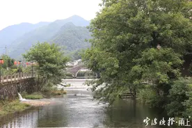 宁波余姚这个古村离鹿亭中村不远，宛若世外桃源，山水如画图片