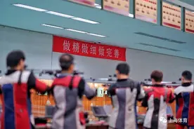 一天举枪400次 ，换4件短袖，射击、射箭运动员训练记图片