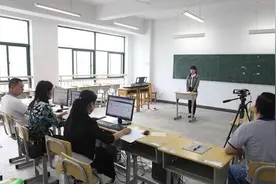 乡村教师补贴翻一番，教师还是拼命往城里挤：土政策“功不可没”图片
