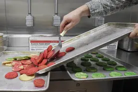 英读廊——饼干刚烤完软软的为什么很快就变硬了？图片