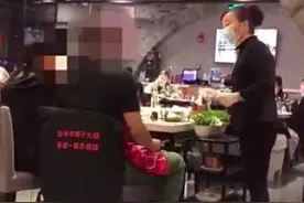 制止顾客浪费却被骂的服务员，你本就不需要道歉｜荔枝时评图片