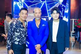 “乌鸦”张耀扬：满头白发跑商演、现场无人识，58岁仍是单身一人图片