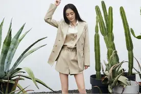 西装短裤来袭，时髦中带着一点小正式，怎么搭都好看图片