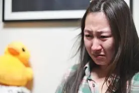 婆婆故意将狗扔了，怀孕儿媳气得要打胎，网友：互相让让多好图片
