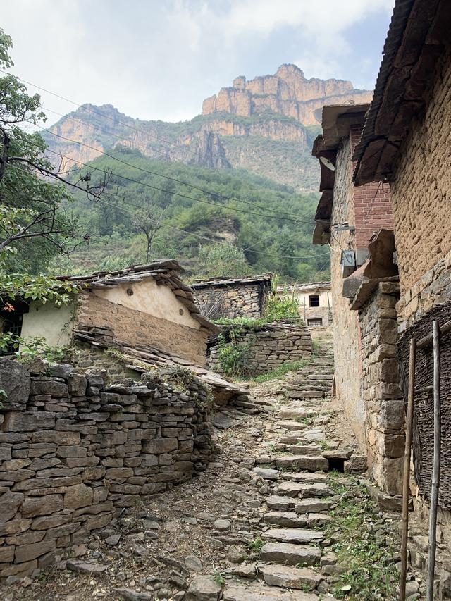 自驾免费好去处,距离郑州3小时,太行天路上的石头村