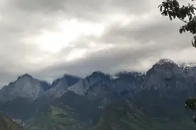 虎跳峡高路徒步，世界十大经典徒步路线，领略迷人峡谷风光图片