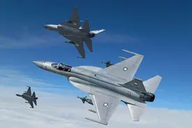 枭龙战机再出新照：翼尖挂载霹雳10格斗弹！美专家：将成印度噩梦图片