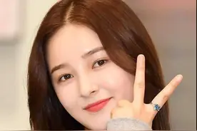 女星李承利颁奖典礼后台换衣服被偷拍，偷拍者贩卖其裸身照被封号图片