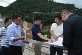 朱有勇院士回到个旧，为家乡发展出谋划策图片