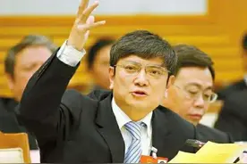 我国最受欢迎的两个教授，一个经常爆粗口，一个上课抽烟图片