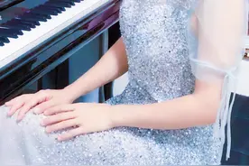 胸贴，没有肩带，这样贴没有肩带也不会掉下来图片