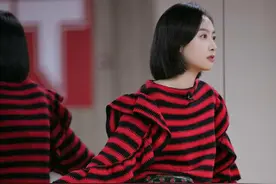 被宋茜的“女团腿”惊艳，33岁穿印花超短裤，皮肤白皙也成加分项图片