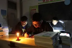 中考为何不允许复读？除了电子学籍卡的限制，你还知道哪些原因？图片