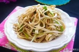 豆皮的4种做法，每一道都特别香，最费米饭图片