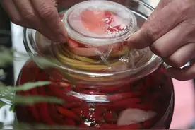 一个坛子里，为什么泡得下半个四川？图片