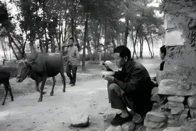 俗语“三块石头门前放，吃喝不愁家道旺”，三块石头指的是什么？图片